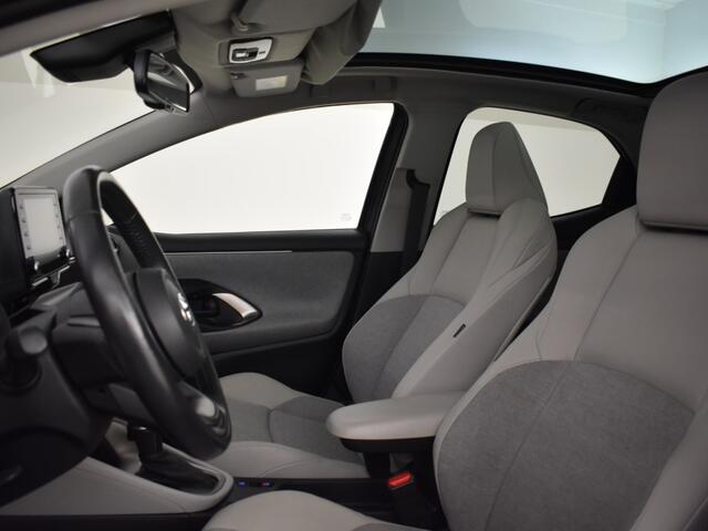 Toyota YARIS 1.5 Hybrid Executive | Panoramadak | HUD | Stuur en Stoelverwarm