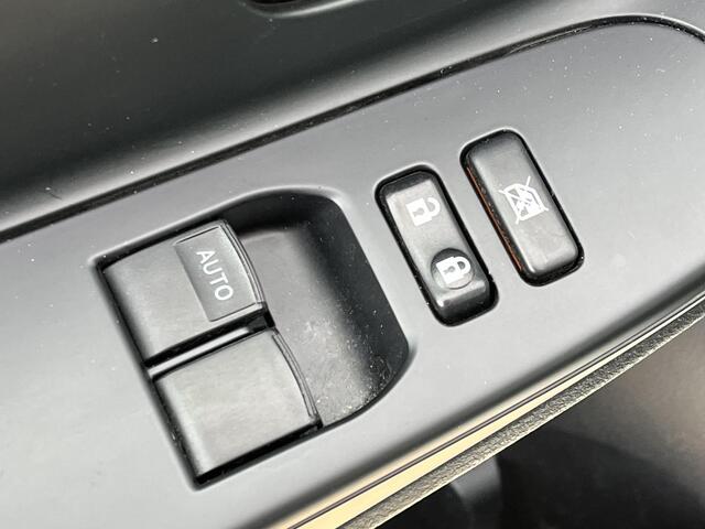 Toyota YARIS 1.5 Hybrid Trend | Navigatie | Licht metalen velgen | Bluetooth | Parkeercamera | Startknop |