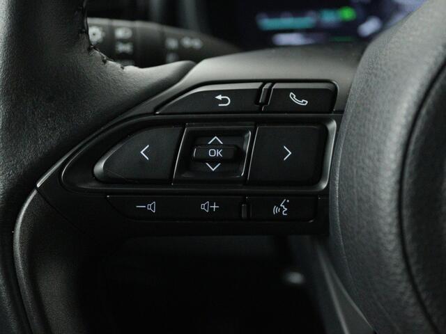 Toyota YARIS 1.5 Hybrid Executive | Navigatie | PDC | Stuur-Stoelverwarming |