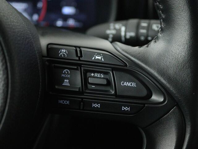 Toyota YARIS 1.5 Hybrid Executive | Navigatie | PDC | Stuur-Stoelverwarming |