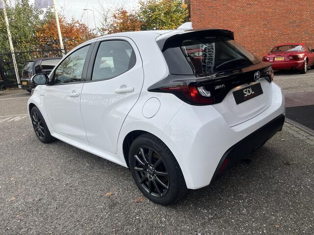 Toyota YARIS 1.5 Hybrid Business Plus // ADAPTIEVE CRUISE // NAVI+CARPLAY // CAMERA // CLIMA // STOELVERWARMING //