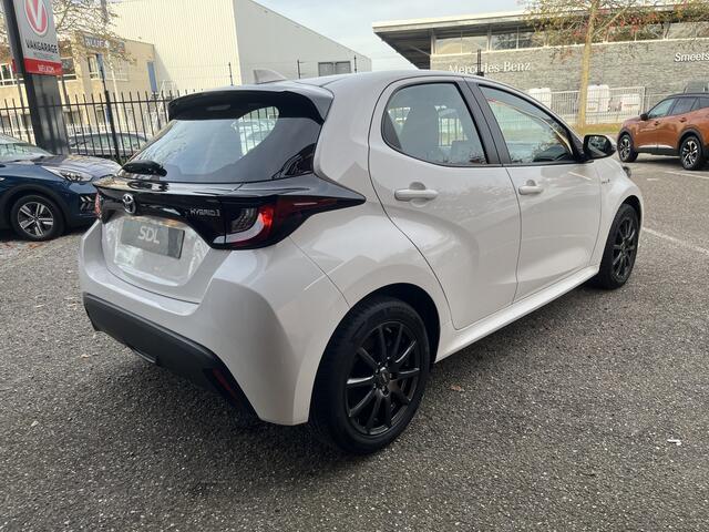Toyota YARIS 1.5 Hybrid Business Plus // ADAPTIEVE CRUISE // NAVI+CARPLAY // CAMERA // CLIMA // STOELVERWARMING //