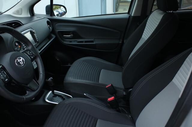 Toyota YARIS 1.5 Hybrid Aspiration |Clima|Getint glas|LM velgen|Mistlampen|Leder stuur|Metallic lak