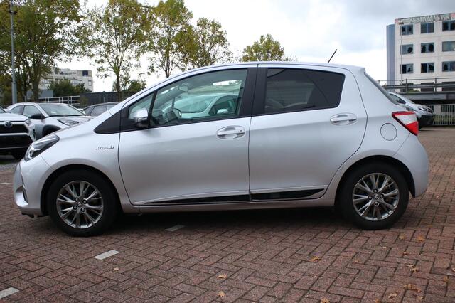 Toyota YARIS 1.5 Hybrid Aspiration |Clima|Getint glas|LM velgen|Mistlampen|Leder stuur|Metallic lak