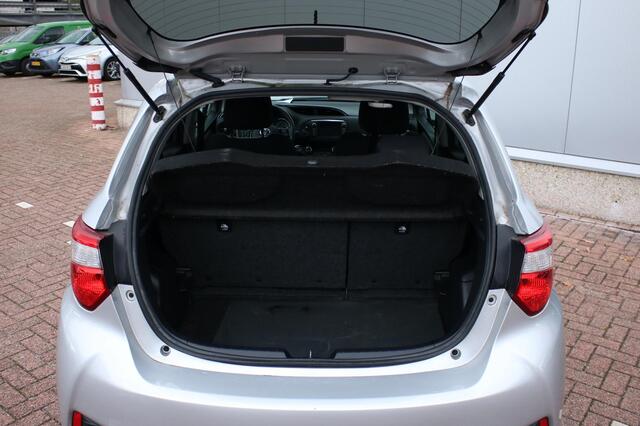 Toyota YARIS 1.5 Hybrid Aspiration |Clima|Getint glas|LM velgen|Mistlampen|Leder stuur|Metallic lak