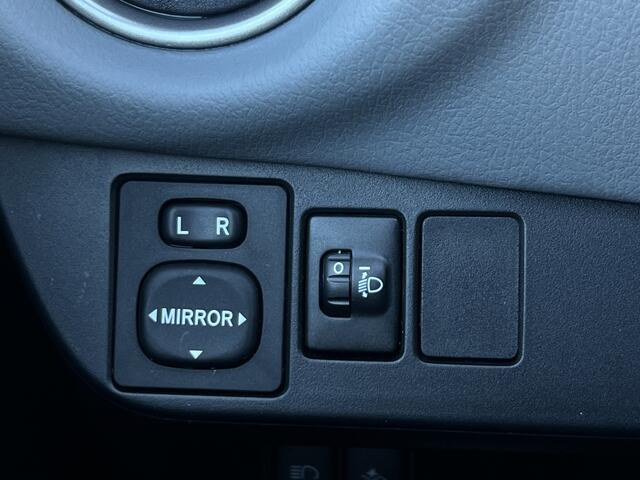 Toyota YARIS 1.3 VVT-i Trend Bi-Tone | Navi | Camera | Cruise | Clima