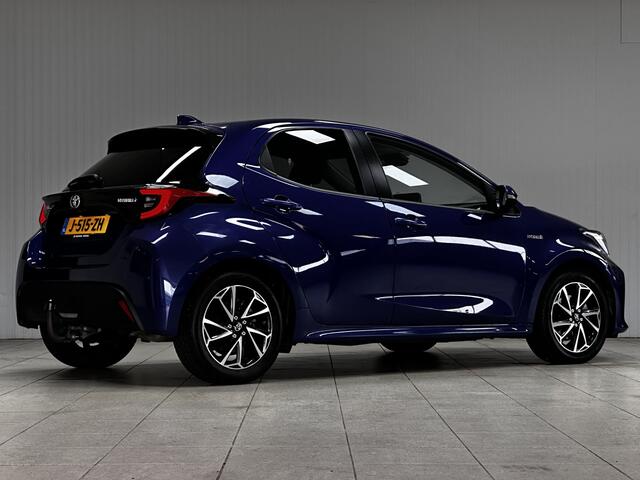 Toyota YARIS 1.5 Hybrid Dynamic/ NIEUW MODEL!/ Dealer Onderhouden!/ Trekhaak!/ Automaat/ LED Koplampen/ Apple+Android/ DAB+/ 16''LMV/ Grootlichtass./ Camera/ Clima/ Navi/ Cruise/ Bluetooth/ Multi.LEDER.Stuur/ Isofix/ Getint