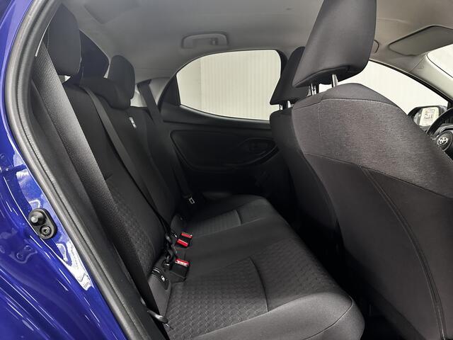 Toyota YARIS 1.5 Hybrid Dynamic/ NIEUW MODEL!/ Dealer Onderhouden!/ Trekhaak!/ Automaat/ LED Koplampen/ Apple+Android/ DAB+/ 16''LMV/ Grootlichtass./ Camera/ Clima/ Navi/ Cruise/ Bluetooth/ Multi.LEDER.Stuur/ Isofix/ Getint