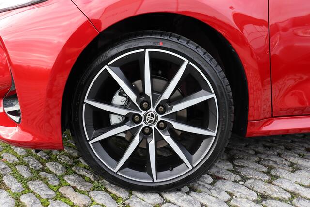 Toyota YARIS 1.5 Hybrid 130 GR Sport, Apple carplay, JBL Audio, Dodehoek Detectie, Panorama dak