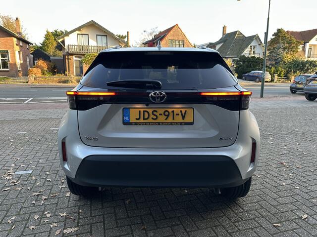 Toyota YARIS Cross 1.5 Hybrid 130pk Dynamic Comfort dodehoekdetectie / stoelverwarming / stuurwielverwarming / parkeersensoren voor + achter / Navigatie / Apple Carplay / Android Auto / parkeercamera / 10 jaar garantie / rijklaarprijs