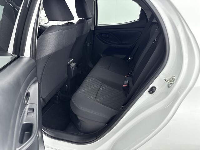 Toyota YARIS 1.5 Hybrid 115 First Edition | Full map navigatie | Climate control | LM velgen | Privacy glass |