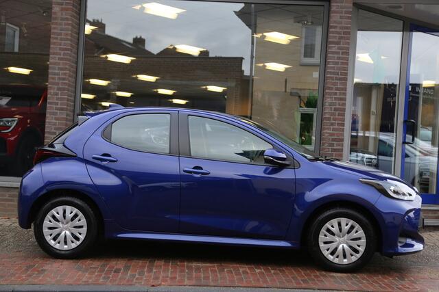 Toyota YARIS 1.5 Hybrid Active Navi Camera ACC