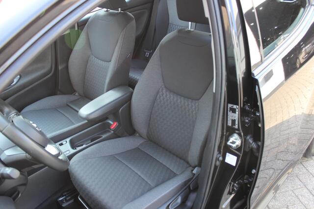 Toyota YARIS 1.5 Hybrid Dynamic Camera, Carplay, Privacy Glass, Stoel/Stuurverwarming