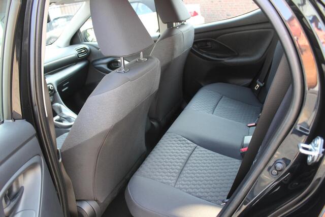 Toyota YARIS 1.5 Hybrid Dynamic Camera, Carplay, Privacy Glass, Stoel/Stuurverwarming