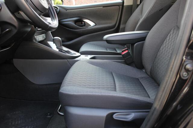 Toyota YARIS 1.5 Hybrid Dynamic Camera, Carplay, Privacy Glass, Stoel/Stuurverwarming