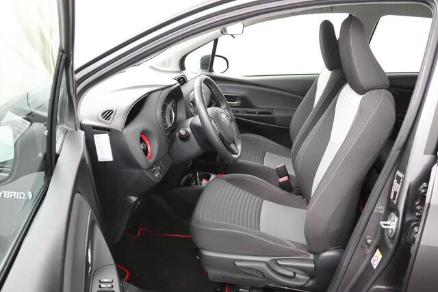 Toyota YARIS 1.5 Hybrid Design Red | Afneembare Trekhaak | Navigatie | Cruise Control | Origineel NL | Eerste Eigenaar |