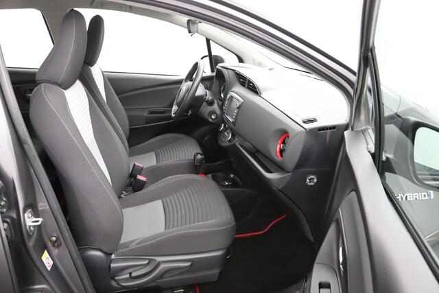 Toyota YARIS 1.5 Hybrid Design Red | Afneembare Trekhaak | Navigatie | Cruise Control | Origineel NL | Eerste Eigenaar |