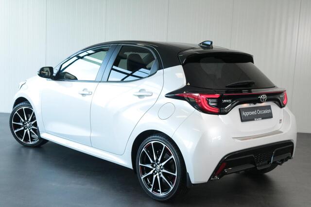 Toyota YARIS 1.5 Hybrid GR Sport, Parkeersensoren, Stuur & Stoelverwarming!