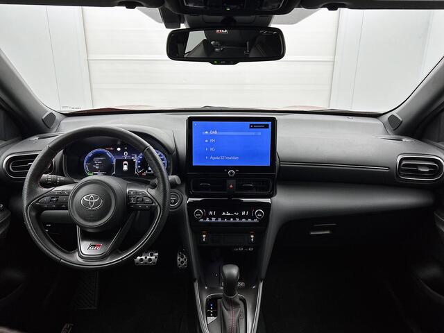 Toyota YARIS Cross 1.5 Hybrid 130 GR Sport | BTW voertuig | Stoel verwarming | Achteruitrijcamera |