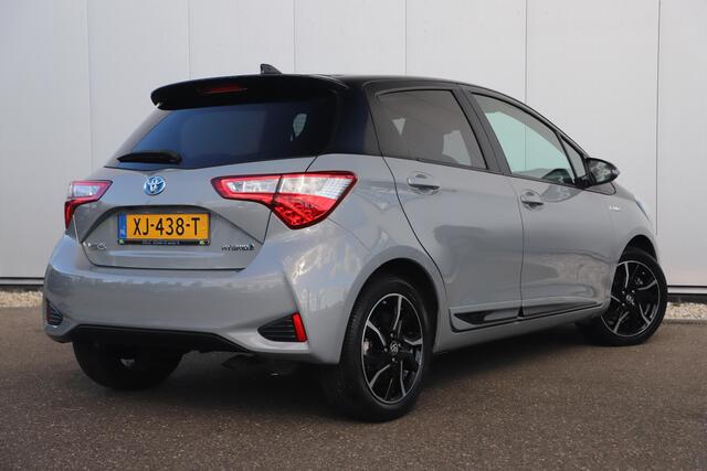 Toyota YARIS 1.5 Hybrid Bi-Tone Plus 101PK Automaat Panoramadak Navigatie Camera Clima Cruise Keyless Entry 16 inch LMV