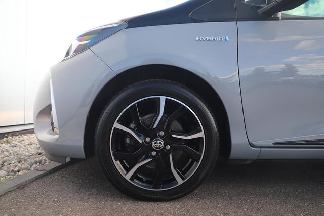 Toyota YARIS 1.5 Hybrid Bi-Tone Plus 101PK Automaat Panoramadak Navigatie Camera Clima Cruise Keyless Entry 16 inch LMV