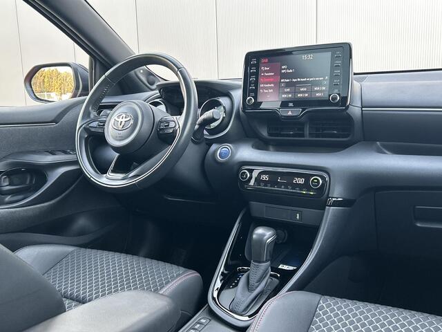 Toyota YARIS 1.5 Hybrid Launch Edition **HEAD UP DISPLAY/ STOELVERWARMING/ JBL AUDIO/ PANORAMA DAK/ 36 MAANDEN GARANTIE**
