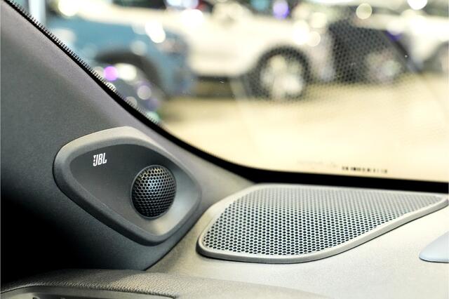 Toyota YARIS 1.5 Hybrid 130 Executive Aut. PANORAMADAK + JBL AUDIO + NAVIGATIE GROOT SCHERM + HEAD-UP + ADAPT.CRUISE + LED-KOPLAMPEN + CAMERA + DODEHOEK MELDING + LANE ASSIST + STOEL-&STUURVERWARMING + PARKSENSOREN V&A + 17" LM-VELGEN!!