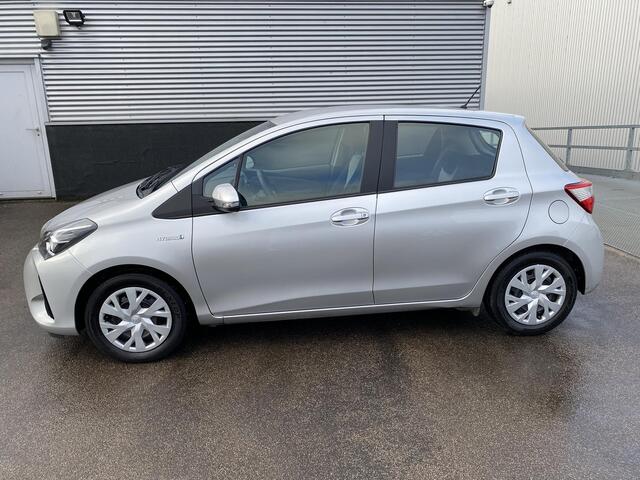 Toyota YARIS 1.5 Hybrid Active Automaat Nieuw geleverd 1e eigenaar, Achteruitrij camera, cruise control, centr. deurvergrendeling, NL-auto, boekjes compleet!