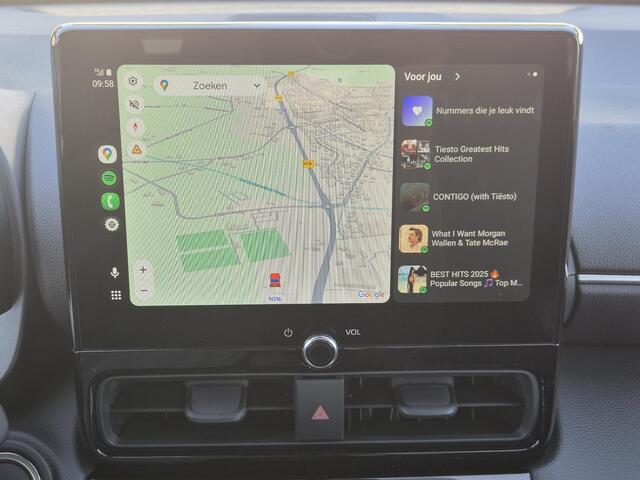 Toyota YARIS Cross 1.5 Hybrid 130 TeamPlayer Automaat Dynamic / tot 10 jaar Garantie / Winter Pakket / Safety Pakket / Adaptief CC / Stuur-, Stoel en voorruitverwarming / Draadloze telefoon lader / Apple Carplay Android Auto / Achteruitrijcamera /