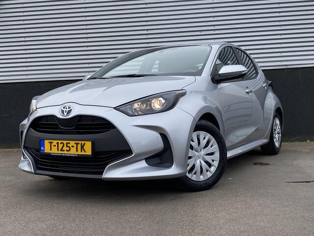Toyota YARIS 1.5 Hybrid Active Afneembare Trekhaak, Navigatie Apple Carplay/Android Auto, achteruitrij camera, adaptieve cruise control, lage km stand!