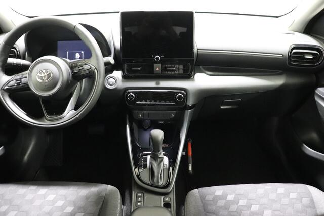 Toyota YARIS 1.5 Hybrid 115 Dynamic, ¤1000,- Inruilpremie, BSM, Sensoren, Stuur & Stoelverwarming!