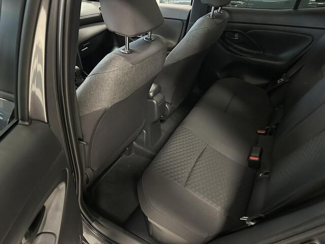 Toyota YARIS Cross 1.5 Hybrid 115 Dynamic NIEUW! Direct leverbaar! ¤ 1000,- inruilpremie Comfortpack, Parkeersensoren Voor+Achter, Stoel/stuurverwarming