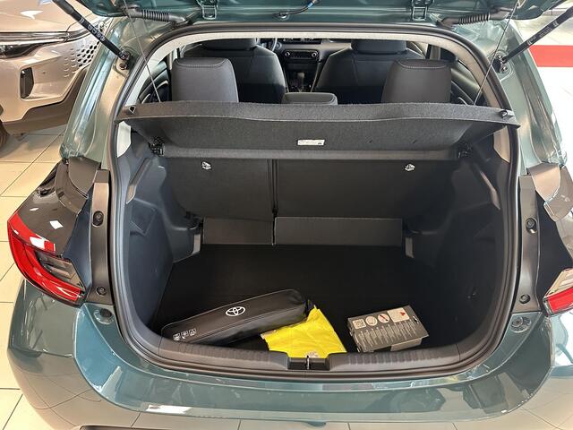 Toyota YARIS 1.5 Hybrid 115 Dynamic NIEUW! Direct leverbaar! ¤ 1000,- inruilpremie!