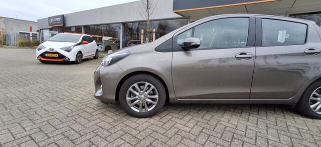 Toyota YARIS 1.5 Hybrid Aspiration Navi | All-in