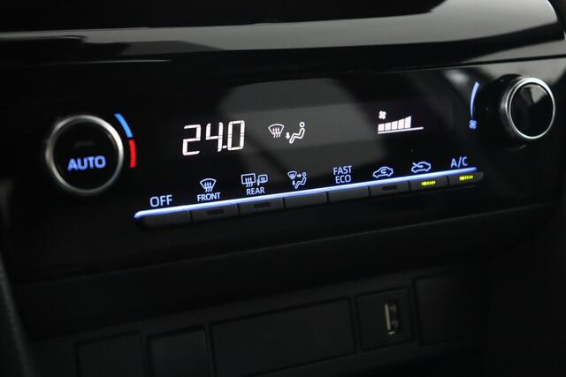 Toyota YARIS Cross 1.5 Hybrid Dynamic | Trekhaak | Parkeer sensoren | Navigatie |