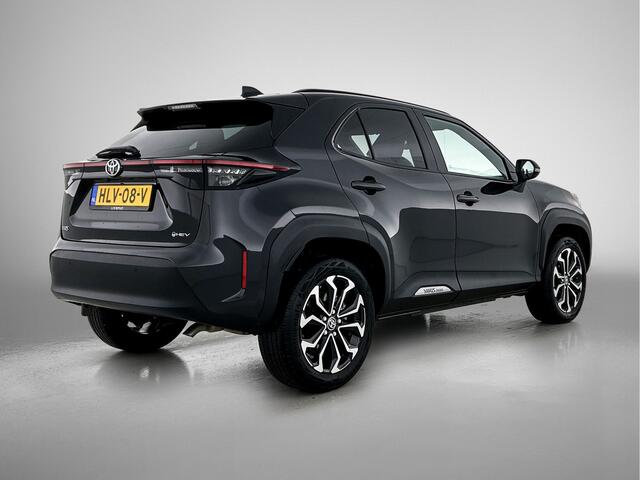 Toyota YARIS Cross 1.5 Hybrid 115 First Edition | Stoel -/ Stuurwielverwarming | Blind Spot Monitor | Parkeersensoren V+A |