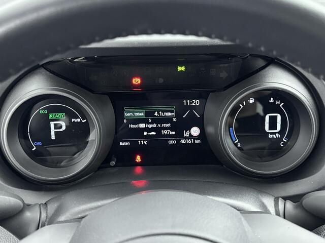 Toyota YARIS 1.5 Hybrid Tokyo Spirit Bi-Tone | NL-Auto | Verwarmde Spiegels | 16'' Lichtmetalen Velgen | Keyless GO | Navi | Automatisch Grootlicht |