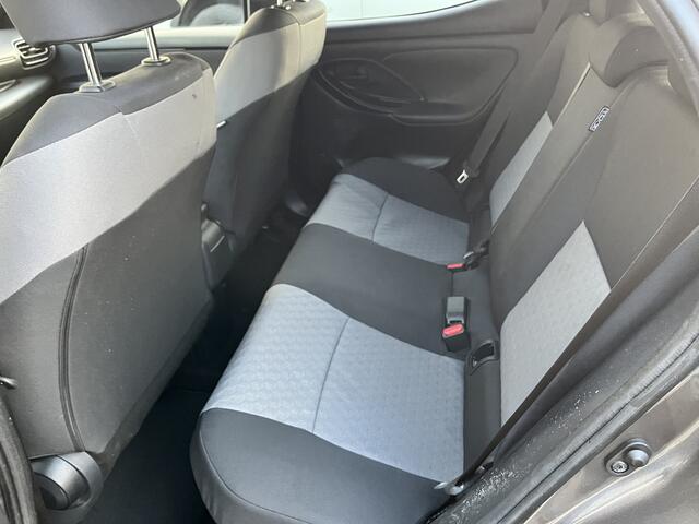 Toyota YARIS 1.5 Hybrid Tokyo Spirit NL Auto Dealer Onderhouden keyless Navi Carplay