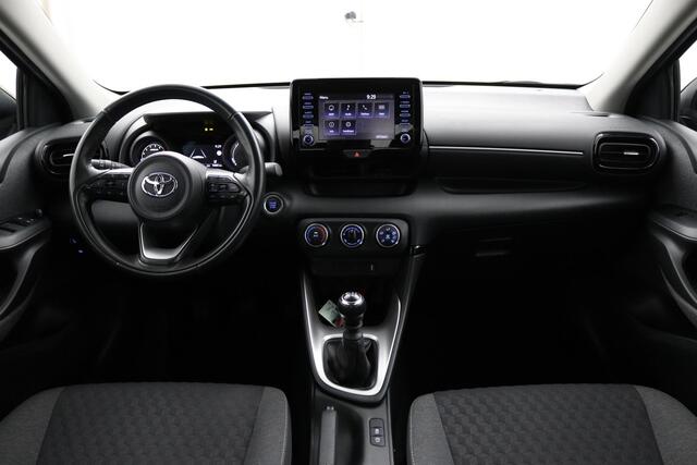 Toyota YARIS 1.5 VVT-i Dynamic | Trekhaak | Navigatie | Keyless start en entry|