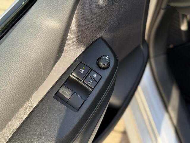 Toyota YARIS 1.5 Hybrid Active Automaat!! | Camera | Clima | Navigatie | Allseason Banden | Cruise | Ndl Auto | RIJKLAARPRIJS INCL 12 MAANDEN GARANTIE EN BEURT