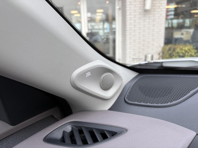 Toyota YARIS 1.5 Hybrid Executive | HUD | JBL | Trekhaak | Stoelverwarming |