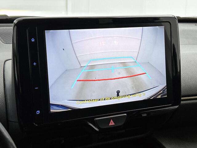 Toyota YARIS Cross 1.5 Hybrid Adventure Bi-Tone | ALL Wheel Drive | Trekhaak | Stoelverwarming | Blindspot | PDC voor en achter | Navigatie |