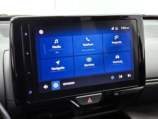 Toyota YARIS Cross 1.5 Hybrid Adventure Bi-Tone | ALL Wheel Drive | Trekhaak | Stoelverwarming | Blindspot | PDC voor en achter | Navigatie |