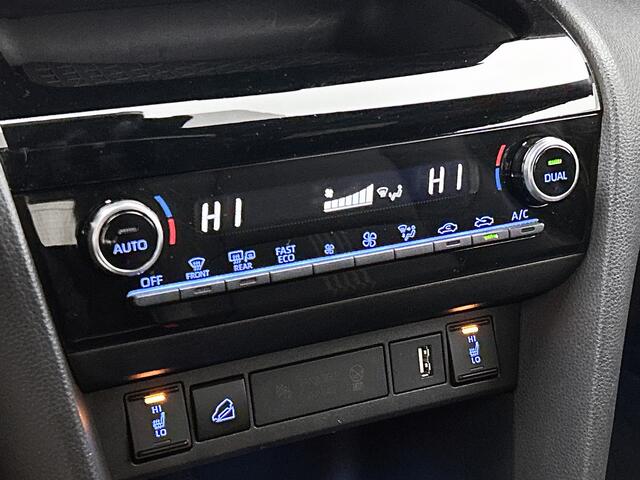 Toyota YARIS Cross 1.5 Hybrid Adventure Bi-Tone | ALL Wheel Drive | Trekhaak | Stoelverwarming | Blindspot | PDC voor en achter | Navigatie |