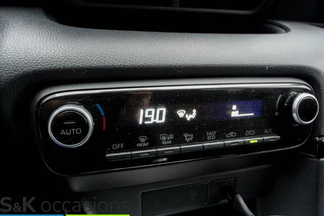 Toyota YARIS 1.5 VVT-i Dynamic PDC ACC Camera Lane Assist