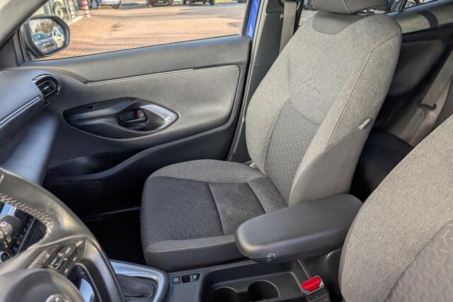 Toyota YARIS Cross 1.5 Hybrid First Edition | Navigatie| Kofferbakmat| Grote LM Velgen|