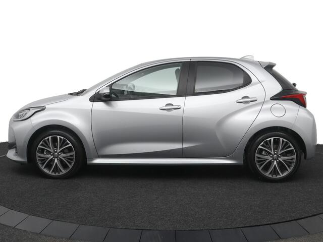 Toyota YARIS 1.5 Hybrid 130 Executive | Stuur en stoelverwarming | Stof - Leder | Parkeersensoren | 17 " Lichtmetalen velgen |