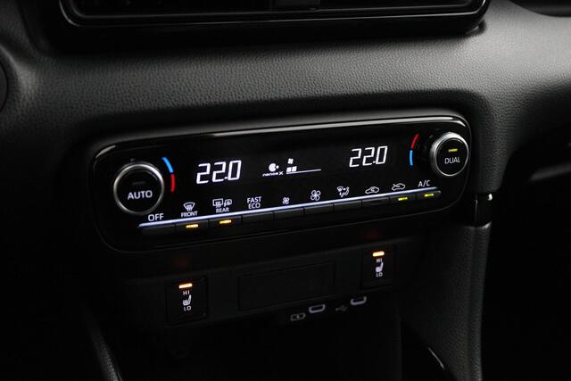 Toyota YARIS 1.5 Hybrid 130 Executive | Stuur en stoelverwarming | Stof - Leder | Parkeersensoren | 17 " Lichtmetalen velgen |