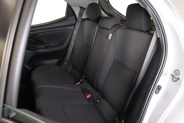 Toyota YARIS 1.5 VVT-i Dynamic Multimedia, Full Navi, Full LED, Camera, Digitaal Cockpit, Apple CarPlay/Android Auto