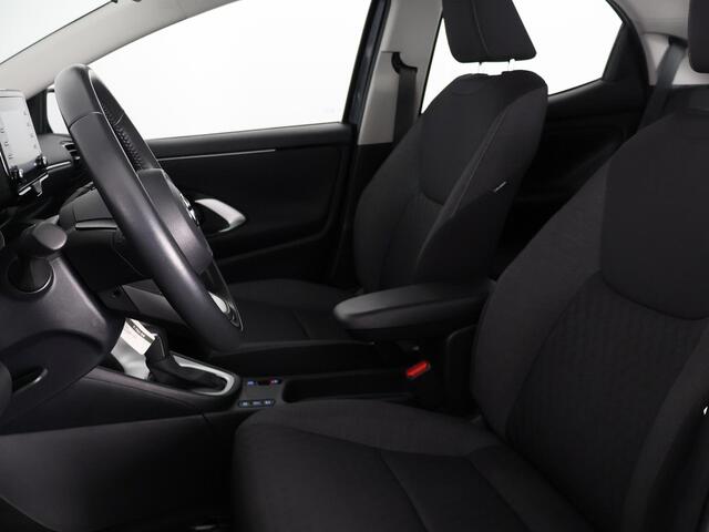 Toyota YARIS 1.5 HYBRIDE GRAYLINE NAVIGATIE GARANTIE TOT 2033 ! CAMERA.CRUISE. CLIMA.ALS NIEUW !